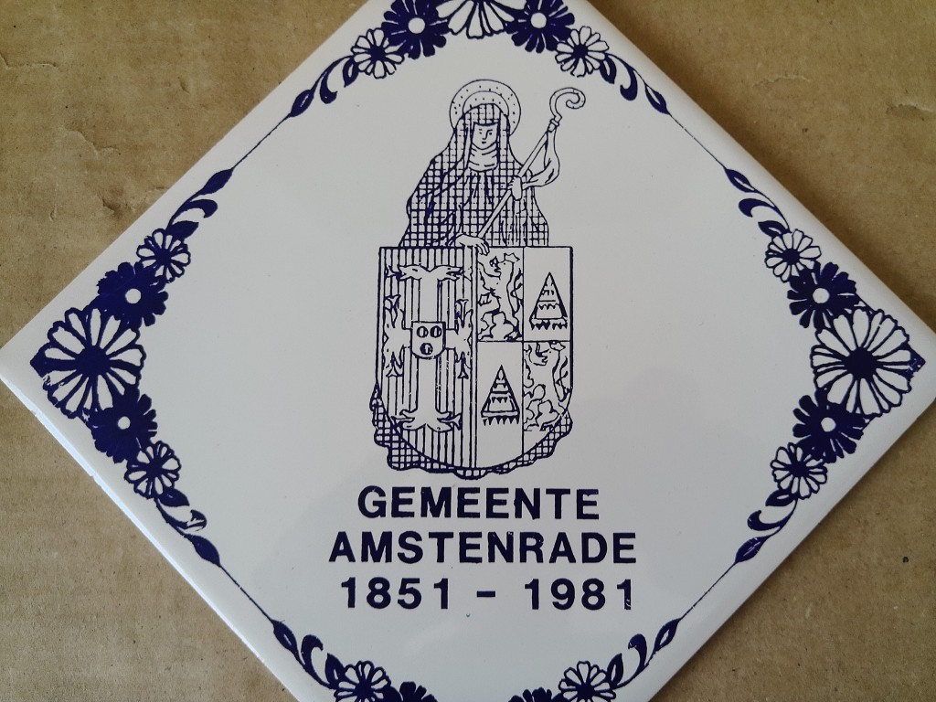 Vintage tegels met plaatsen en verenigingen 19 euro per stuk - Afbeelding 39