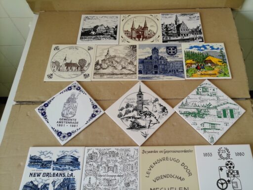 Vintage tegels met plaatsen en verenigingen 19 euro per stuk