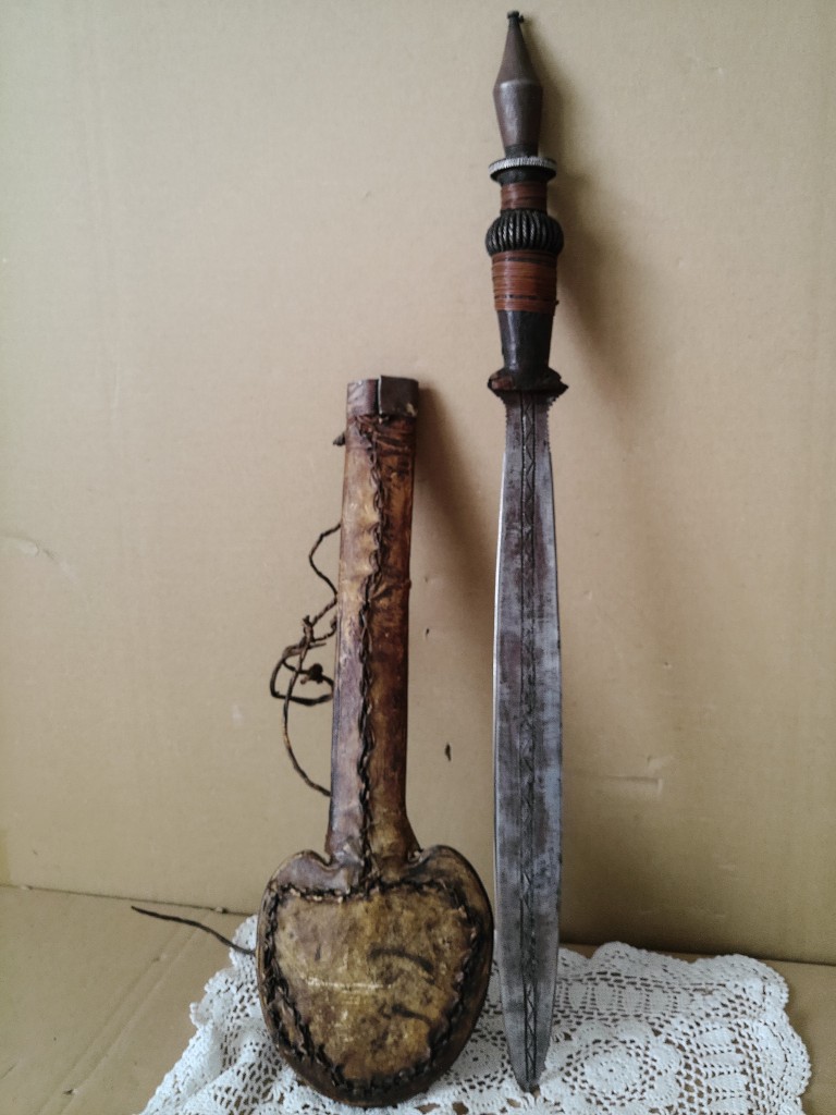 Traditioneel Yaka mbeeli of yaphoca kortzwaard 58cm Congo