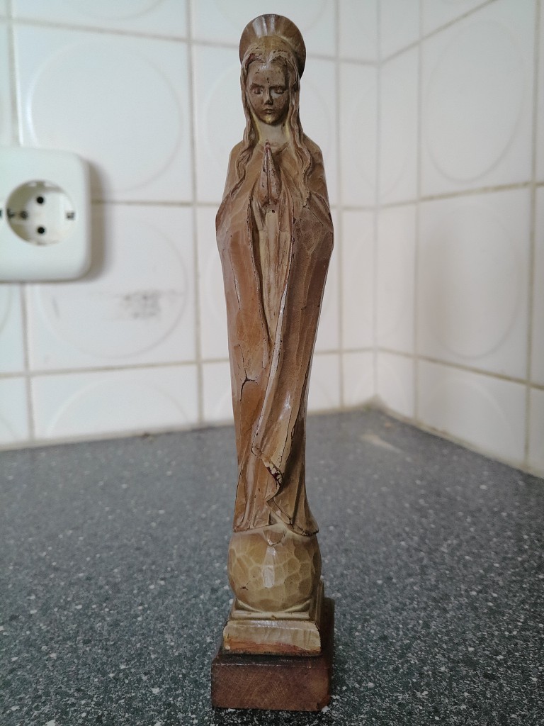 Vintage Mariabeeldje van kunsthars 19cm