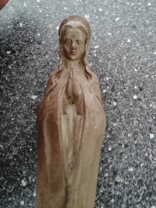 Alternative view of Vintage Mariabeeldje van kunsthars 19cm