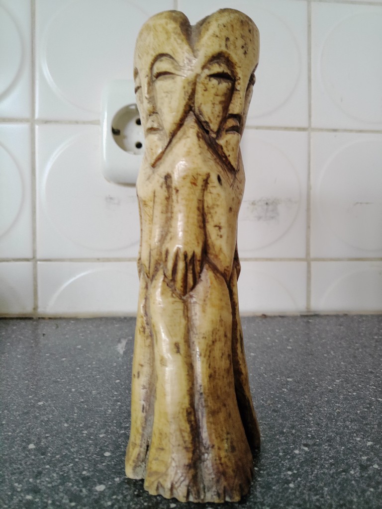 Afrikaans ceremonieel beeld van been driekoppig 16cm - Afbeelding 7