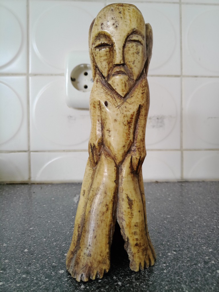 Afrikaans ceremonieel beeld van been driekoppig 16cm - Afbeelding 8