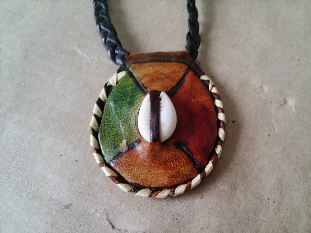 Afrikaanse amulet ketting met kauri schelp volkskunst - Afbeelding 6