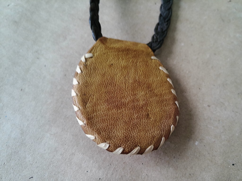 Afrikaanse amulet ketting met kauri schelp volkskunst - Afbeelding 8