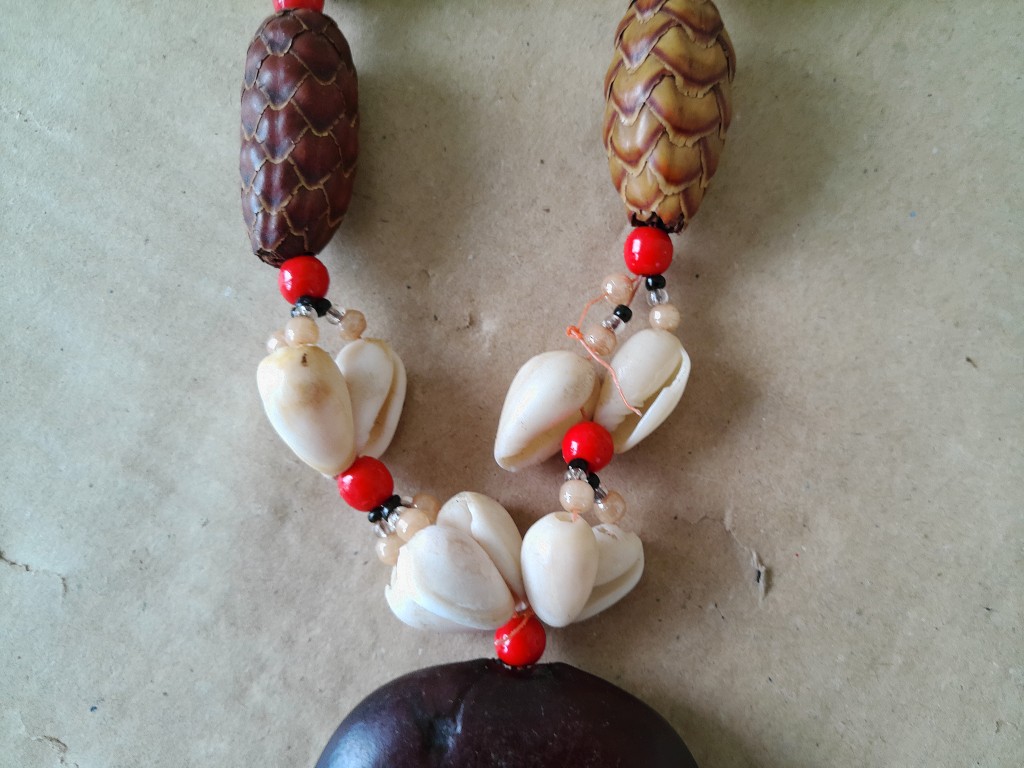 Afrikaanse amulet ketting met kauri schelpen volkskunst - Afbeelding 6