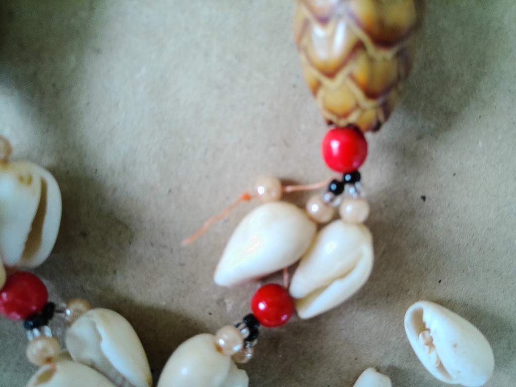 Afrikaanse amulet ketting met kauri schelpen volkskunst - Afbeelding 12
