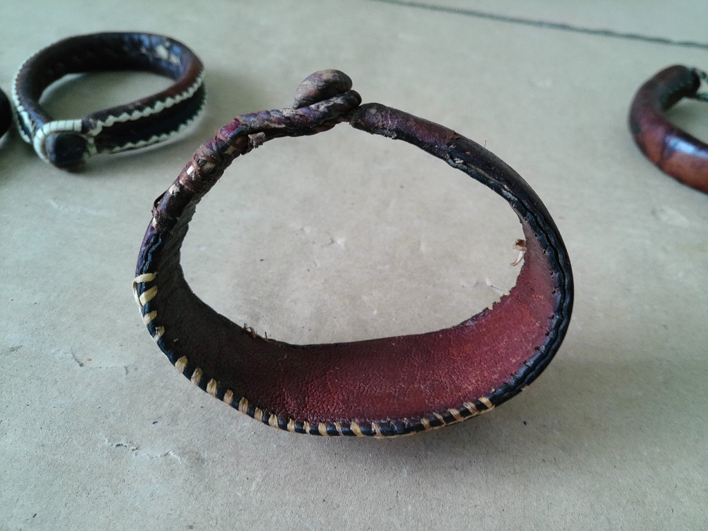Collectie Afrikaanse leren armbanden volkskunst - Afbeelding 17