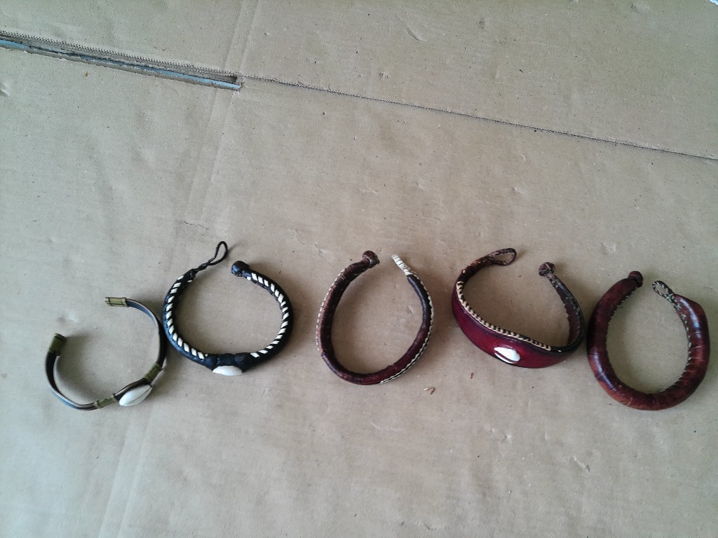 Collectie Afrikaanse leren armbanden volkskunst - Afbeelding 23