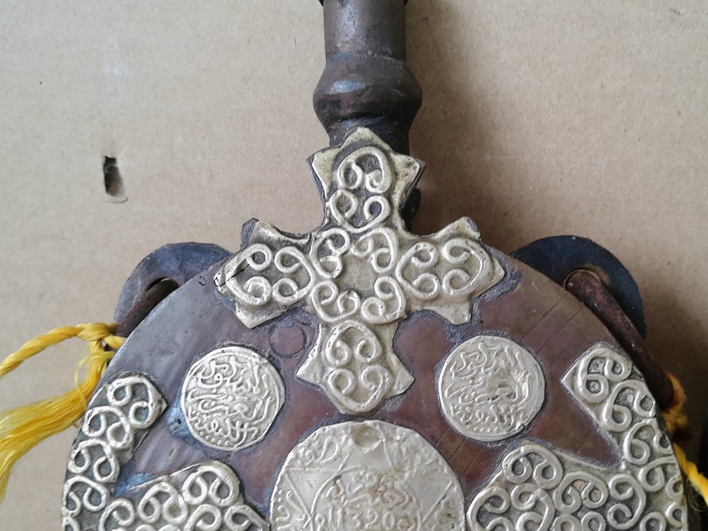 Antieke koperen buskruitflessen 16cm en 21cm - Afbeelding 4