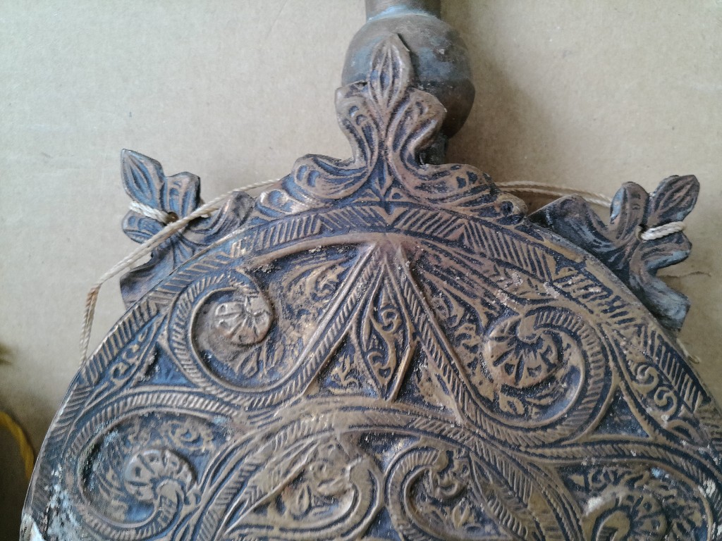 Antieke koperen buskruitflessen 16cm en 21cm - Afbeelding 10