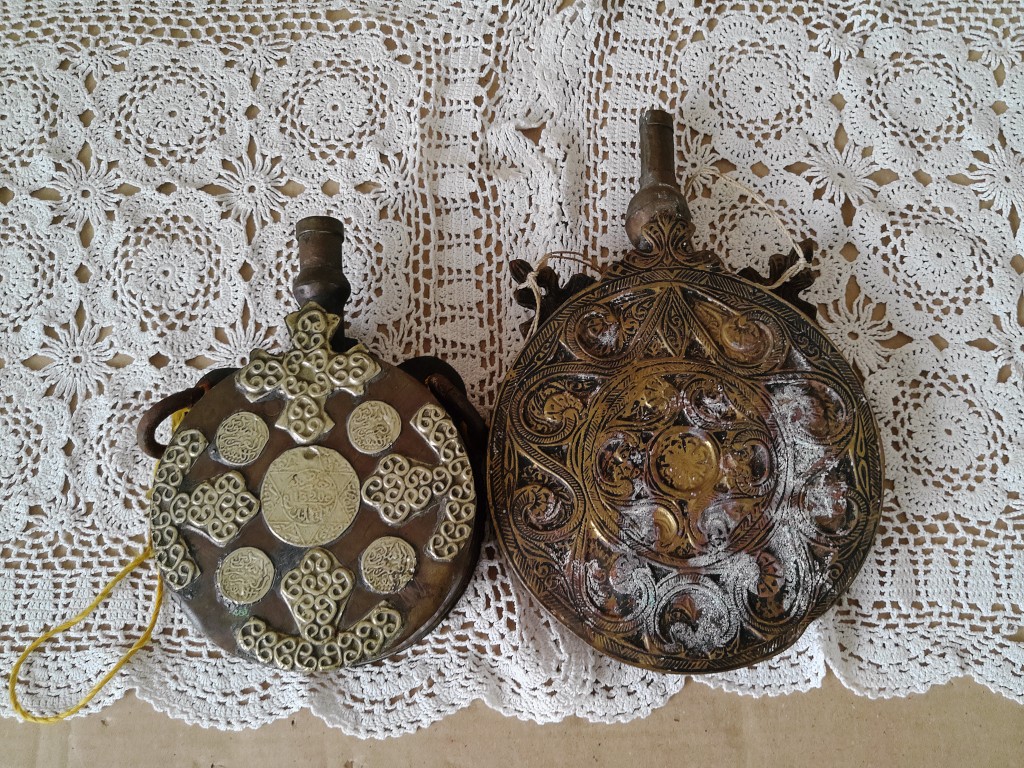 Antieke koperen buskruitflessen 16cm en 21cm - Afbeelding 21