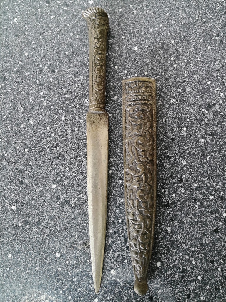 Antieke of vintage verzilverde dolk briefopener 22cm