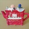 Theepot piano The Village Collectables