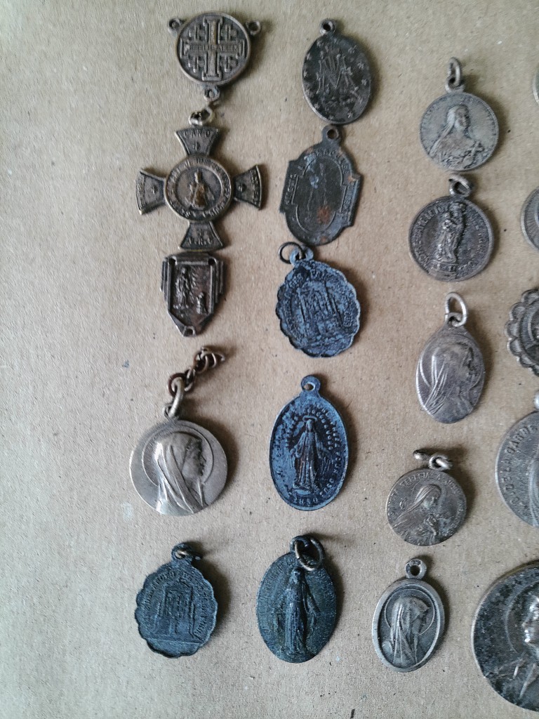 Collectie van 72 antieke en vintage religieuze medaillons - Afbeelding 2