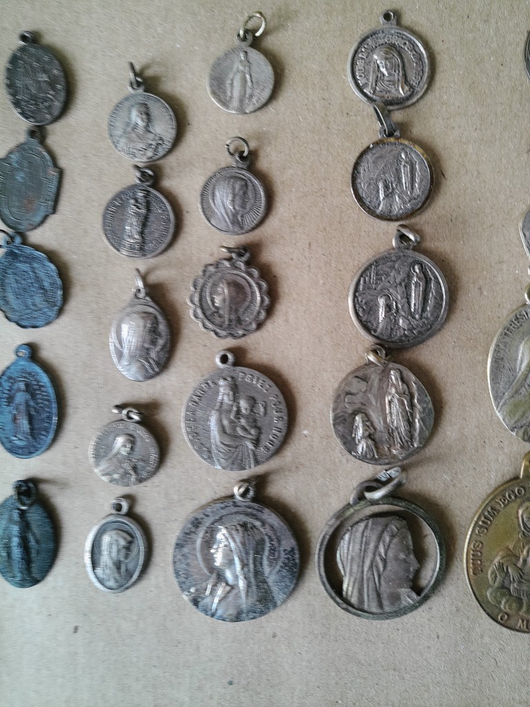 Collectie van 72 antieke en vintage religieuze medaillons - Afbeelding 4
