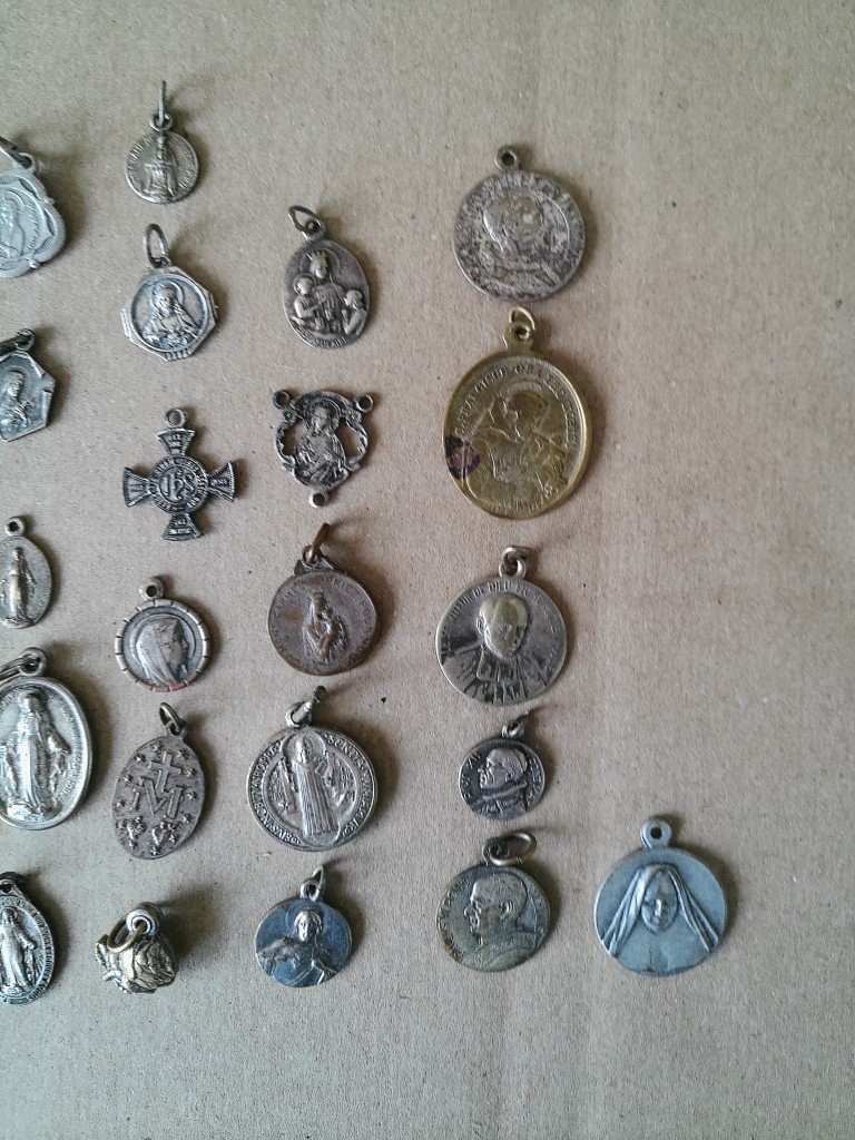 Collectie van 72 antieke en vintage religieuze medaillons - Afbeelding 7