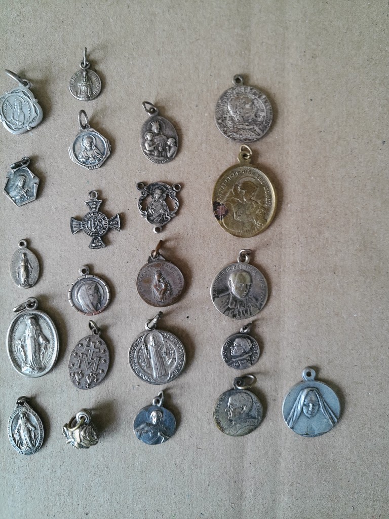 Collectie van 72 antieke en vintage religieuze medaillons - Afbeelding 8