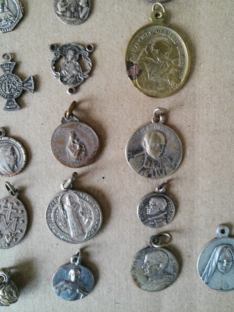 Collectie van 72 antieke en vintage religieuze medaillons - Afbeelding 9