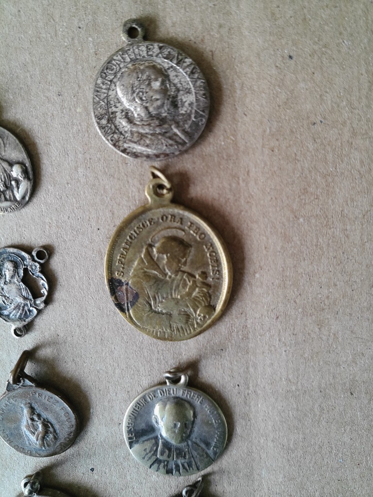 Collectie van 72 antieke en vintage religieuze medaillons - Afbeelding 10