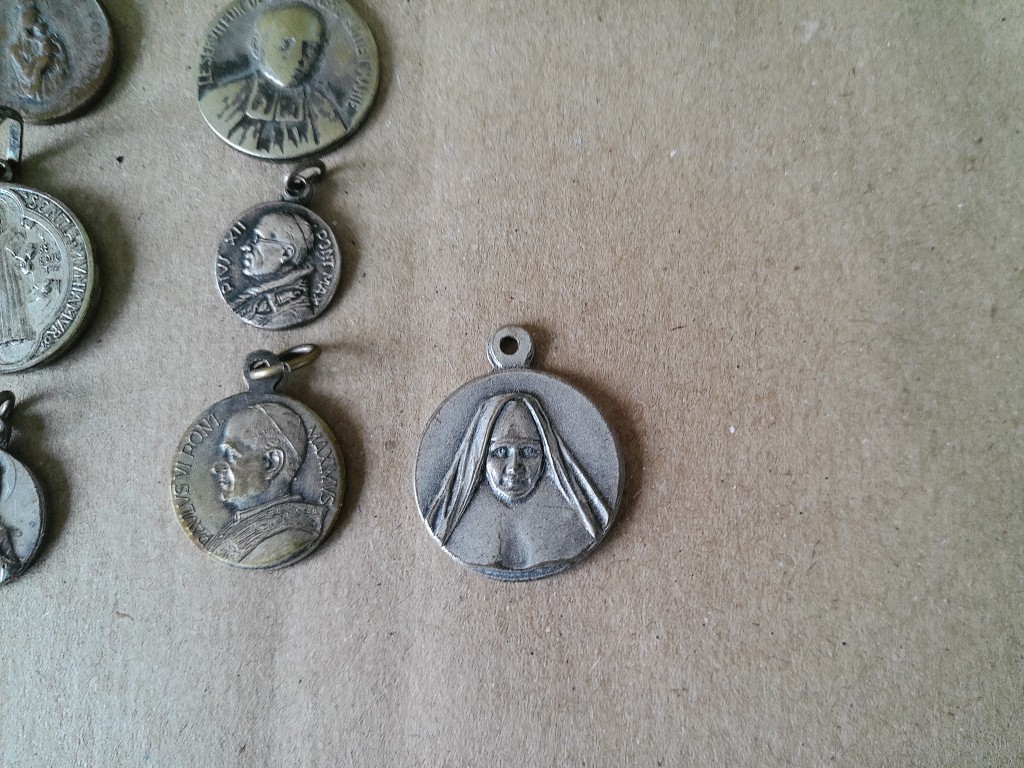 Collectie van 72 antieke en vintage religieuze medaillons - Afbeelding 11