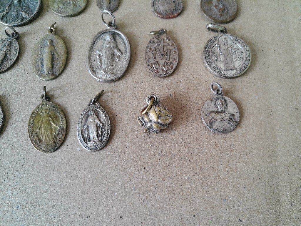 Collectie van 72 antieke en vintage religieuze medaillons - Afbeelding 14