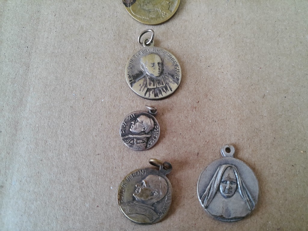 Collectie van 72 antieke en vintage religieuze medaillons - Afbeelding 18