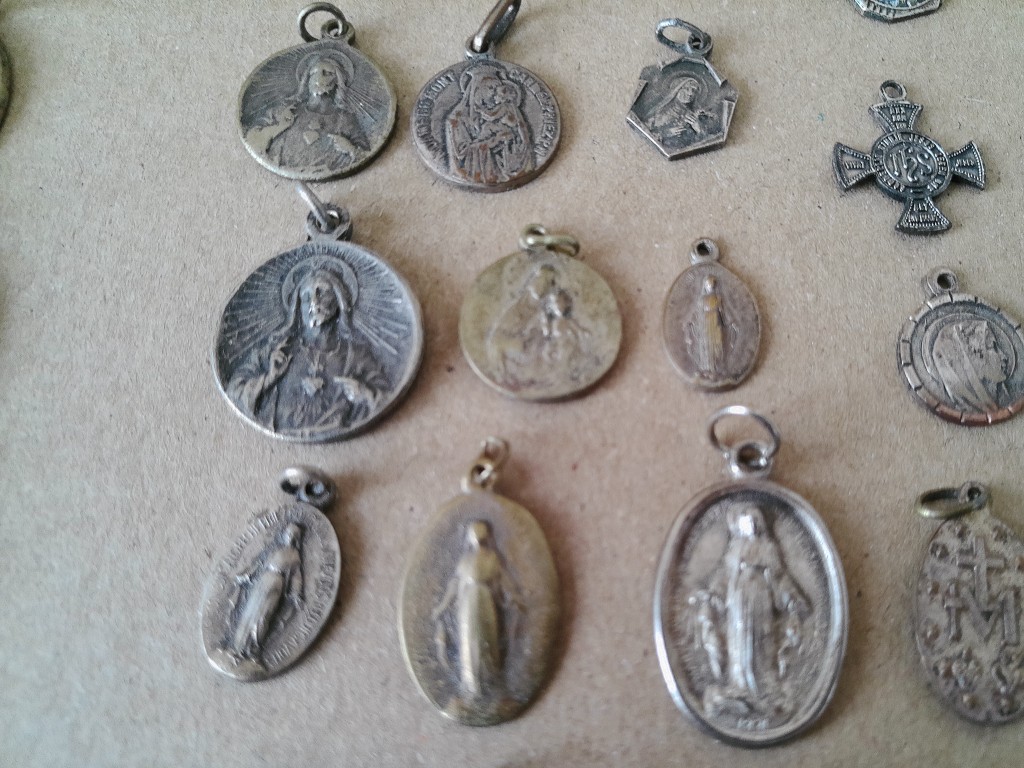 Collectie van 72 antieke en vintage religieuze medaillons - Afbeelding 19