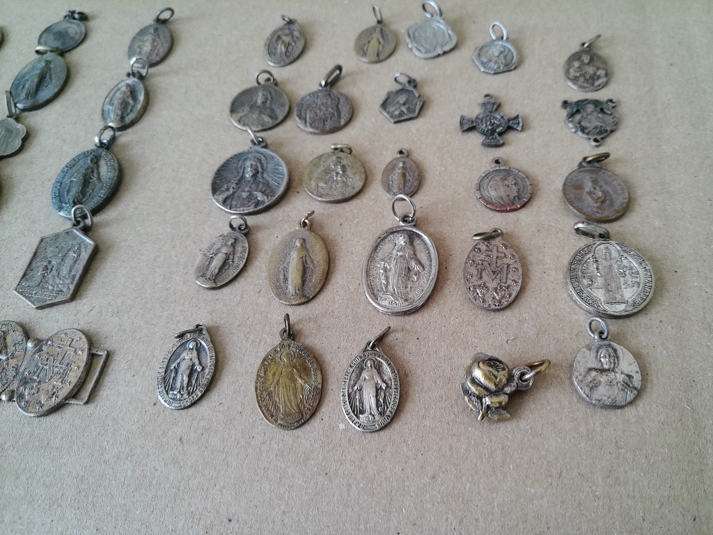 Collectie van 72 antieke en vintage religieuze medaillons - Afbeelding 21