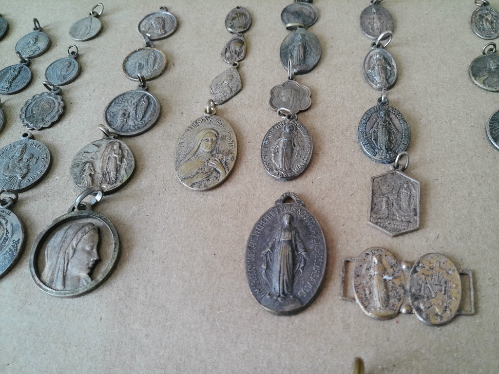 Collectie van 72 antieke en vintage religieuze medaillons - Afbeelding 22