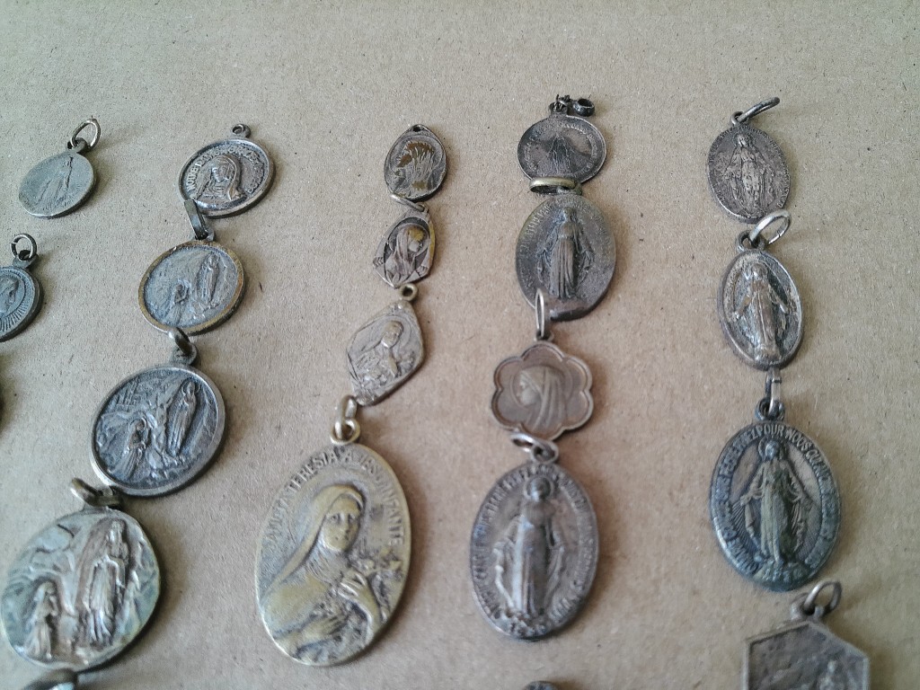 Collectie van 72 antieke en vintage religieuze medaillons - Afbeelding 23