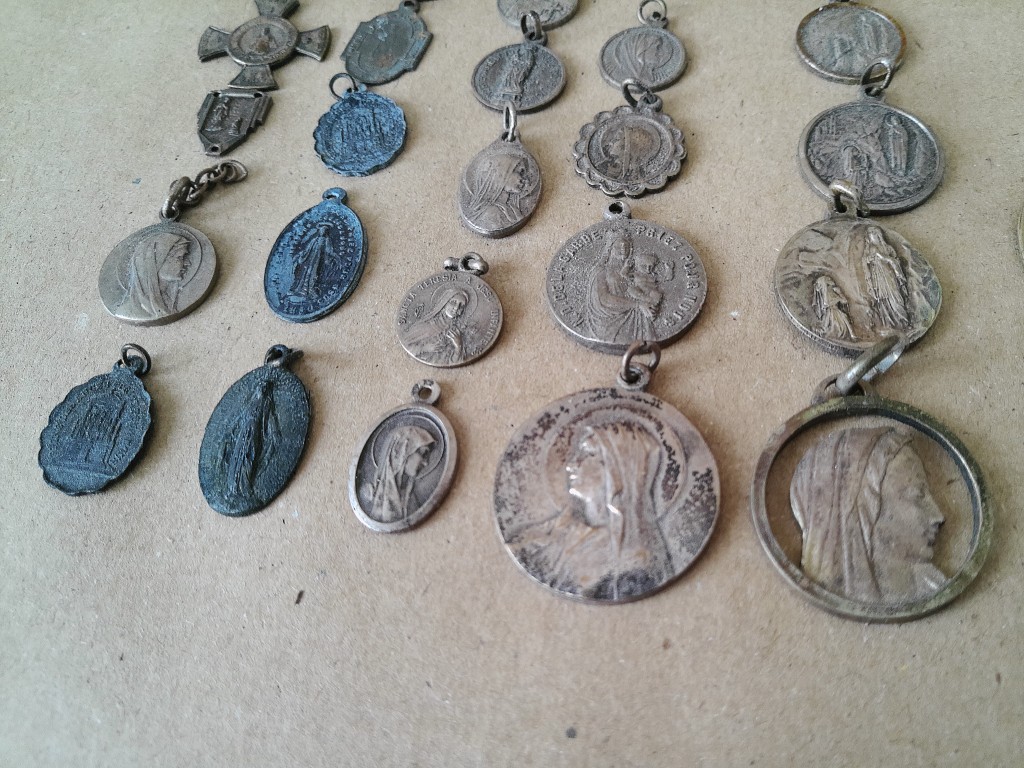 Collectie van 72 antieke en vintage religieuze medaillons - Afbeelding 25