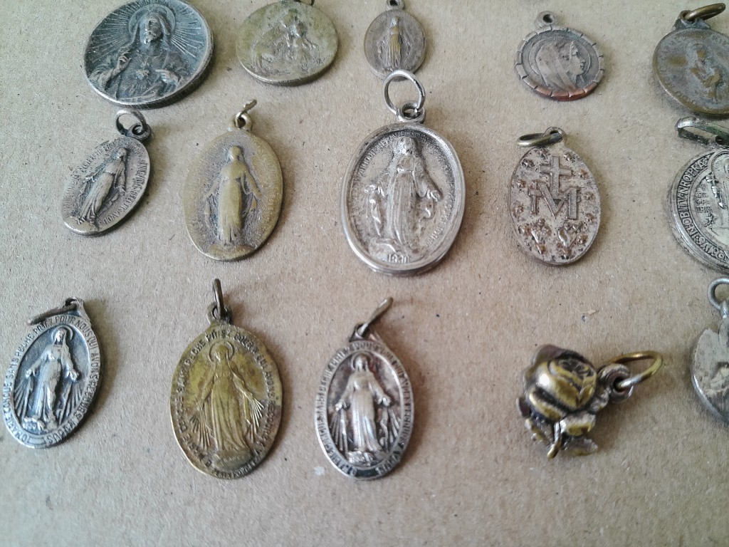 Collectie van 72 antieke en vintage religieuze medaillons - Afbeelding 26