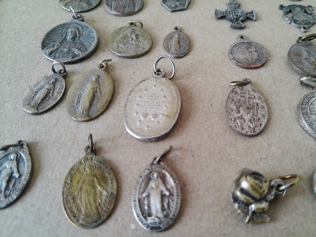 Collectie van 72 antieke en vintage religieuze medaillons - Afbeelding 27
