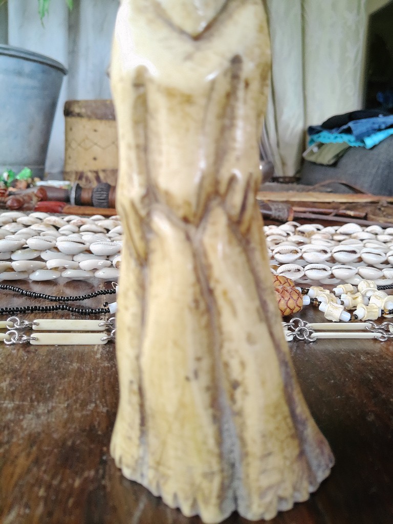 Afrikaans ceremonieel beeld van been driekoppig 16cm - Afbeelding 14