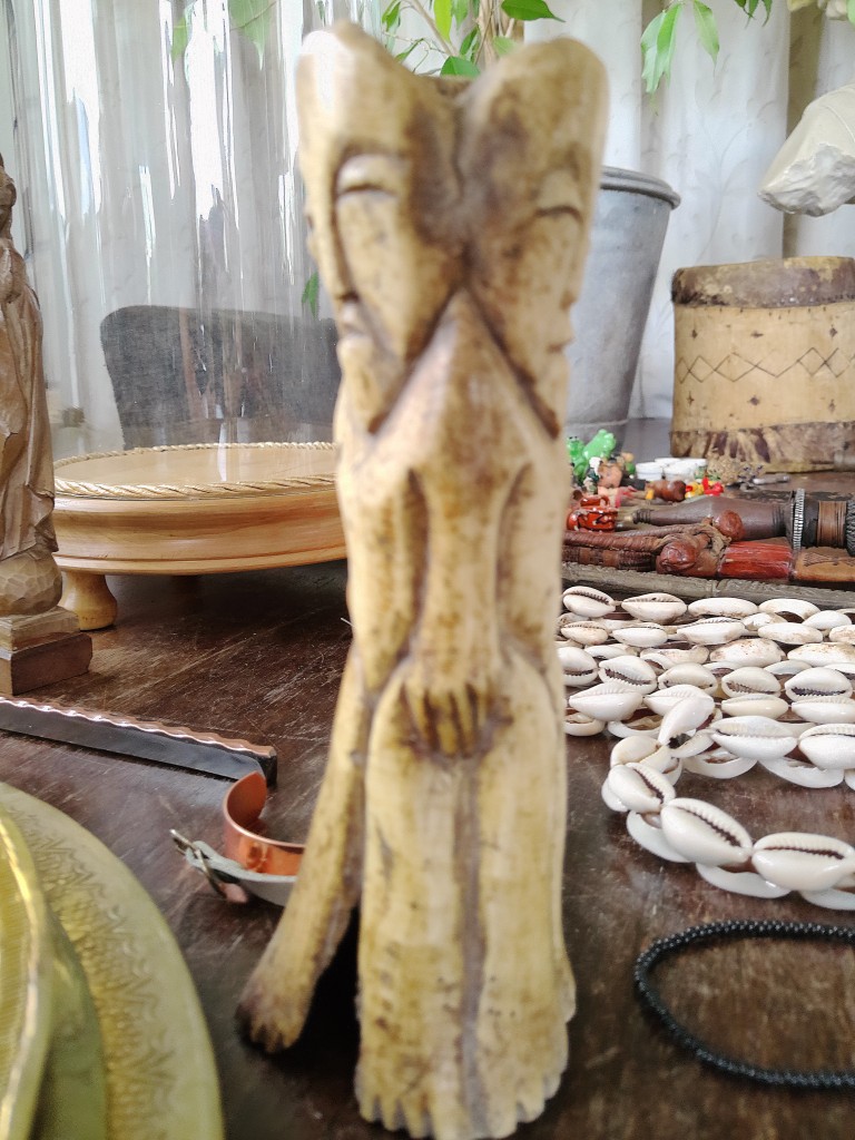 Afrikaans ceremonieel beeld van been driekoppig 16cm - Afbeelding 21