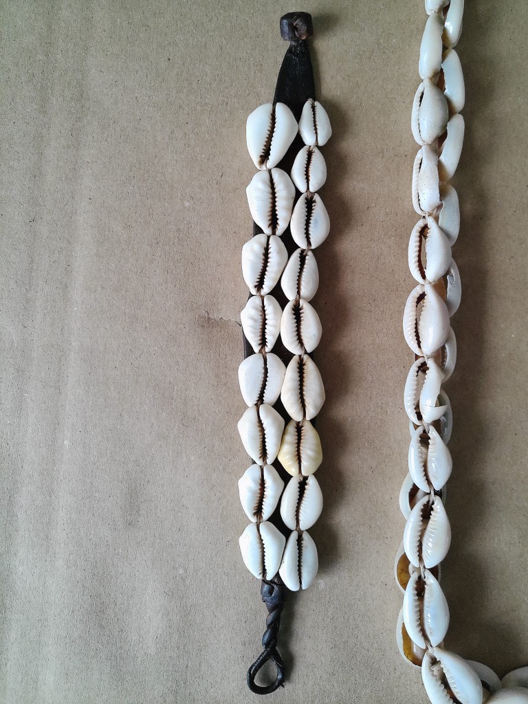 Collectie kauri schelpenkettingen en armband - Afbeelding 2