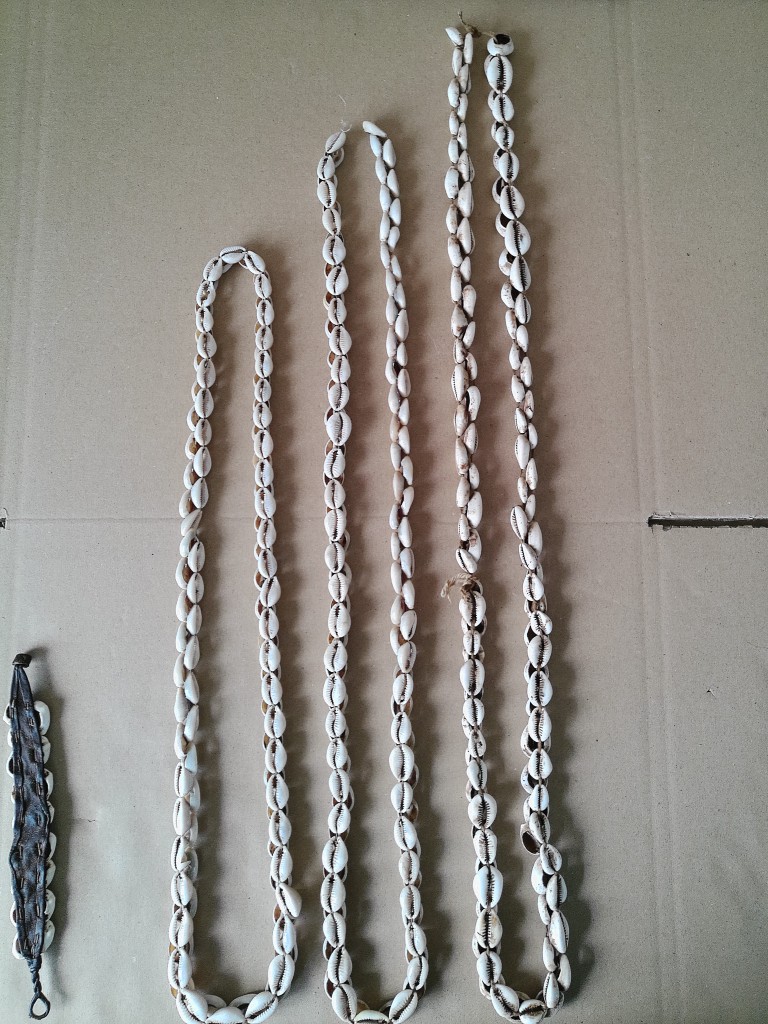 Collectie kauri schelpenkettingen en armband - Afbeelding 4