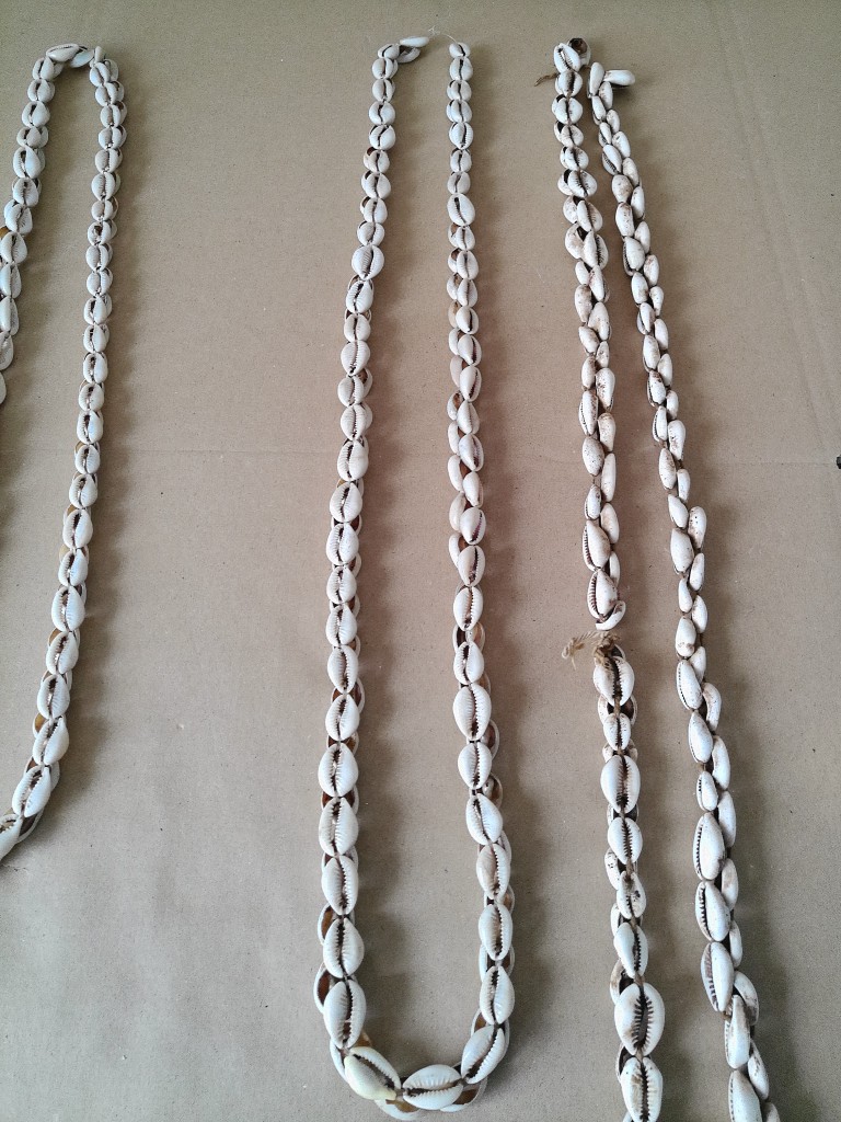 Collectie kauri schelpenkettingen en armband - Afbeelding 9