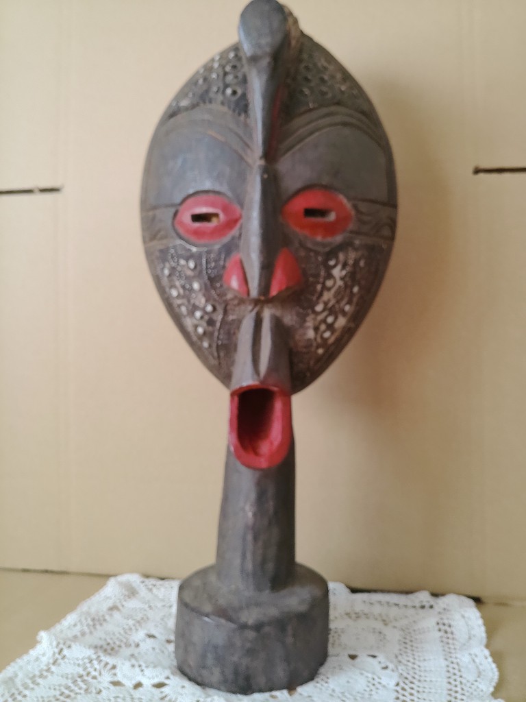 Luba masker beeld met kraanvogel en koperbeslag 52cm D.R. Congo - Afbeelding 4