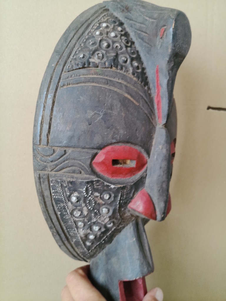 Luba masker beeld met kraanvogel en koperbeslag 52cm D.R. Congo - Afbeelding 8