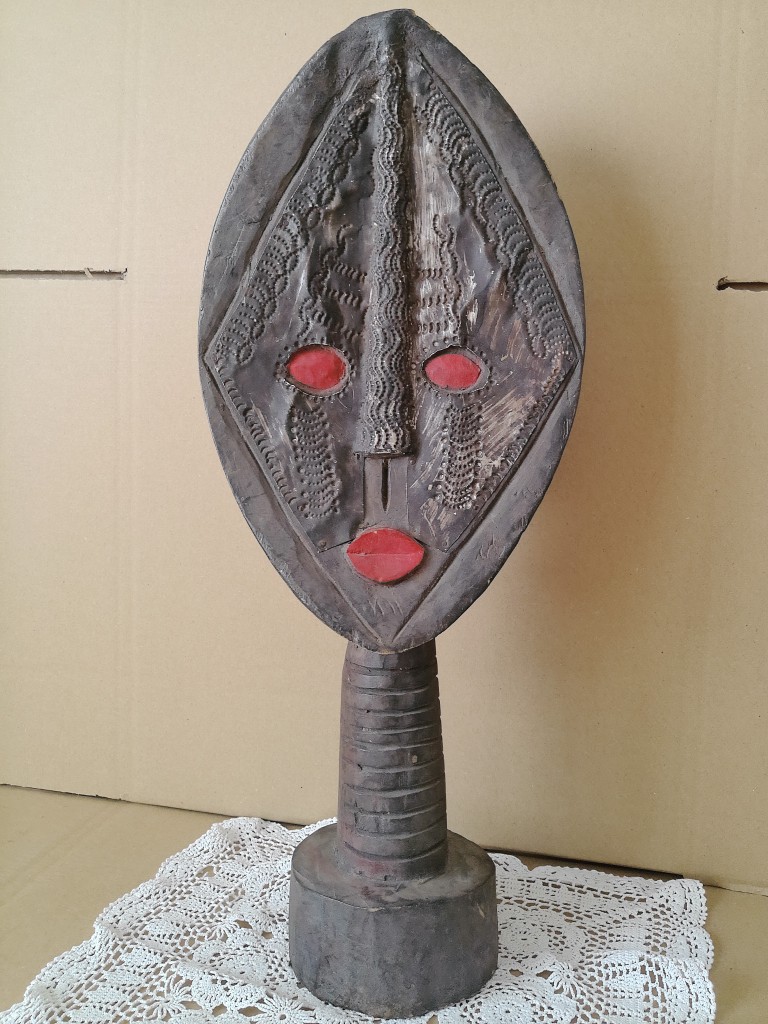 Luba masker beeld met kraanvogel en koperbeslag 52cm D.R. Congo - Afbeelding 14