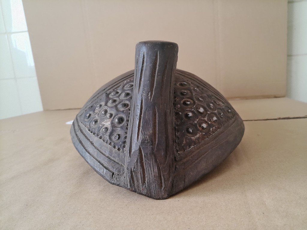 Luba masker beeld met kraanvogel en koperbeslag 52cm D.R. Congo - Afbeelding 23