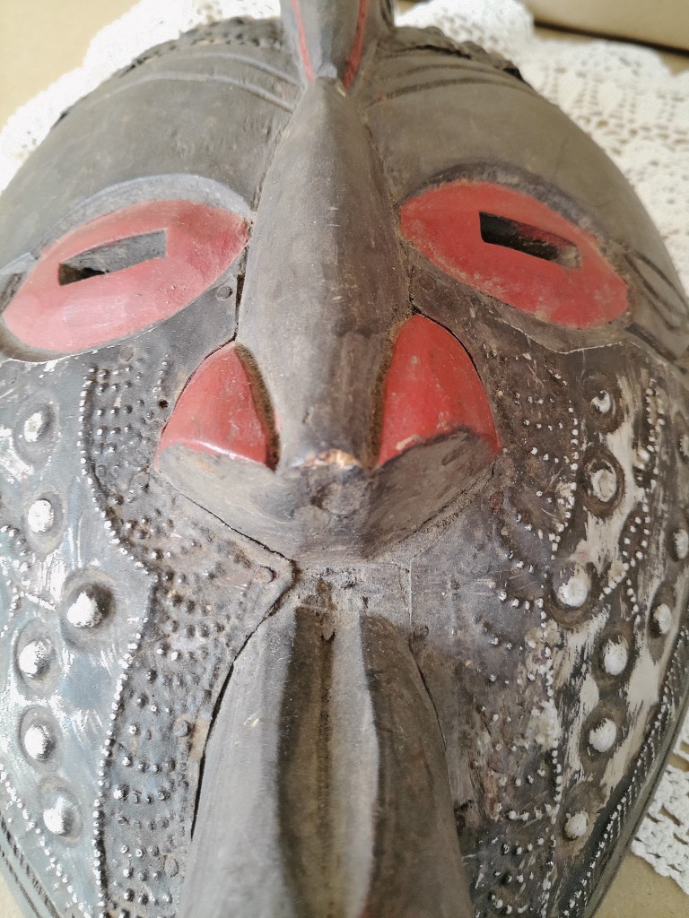 Luba masker beeld met kraanvogel en koperbeslag 52cm D.R. Congo - Afbeelding 26