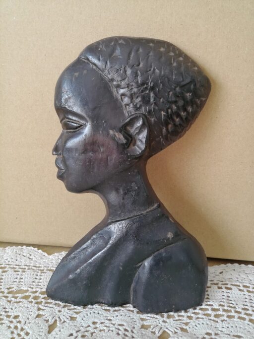 Houtsnijwerk Afrikaanse vrouw 20cm