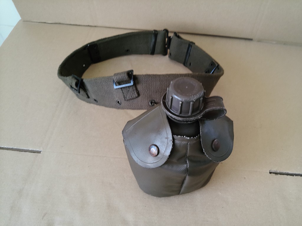 Vintage leger veldfles met koppelriem Landmacht