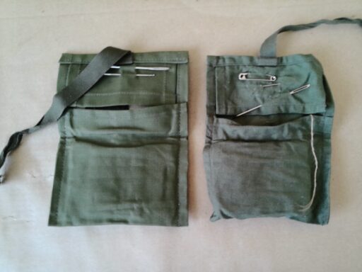 Alternative view of Vintage set leger herstelgarnituur mapjes Landmacht