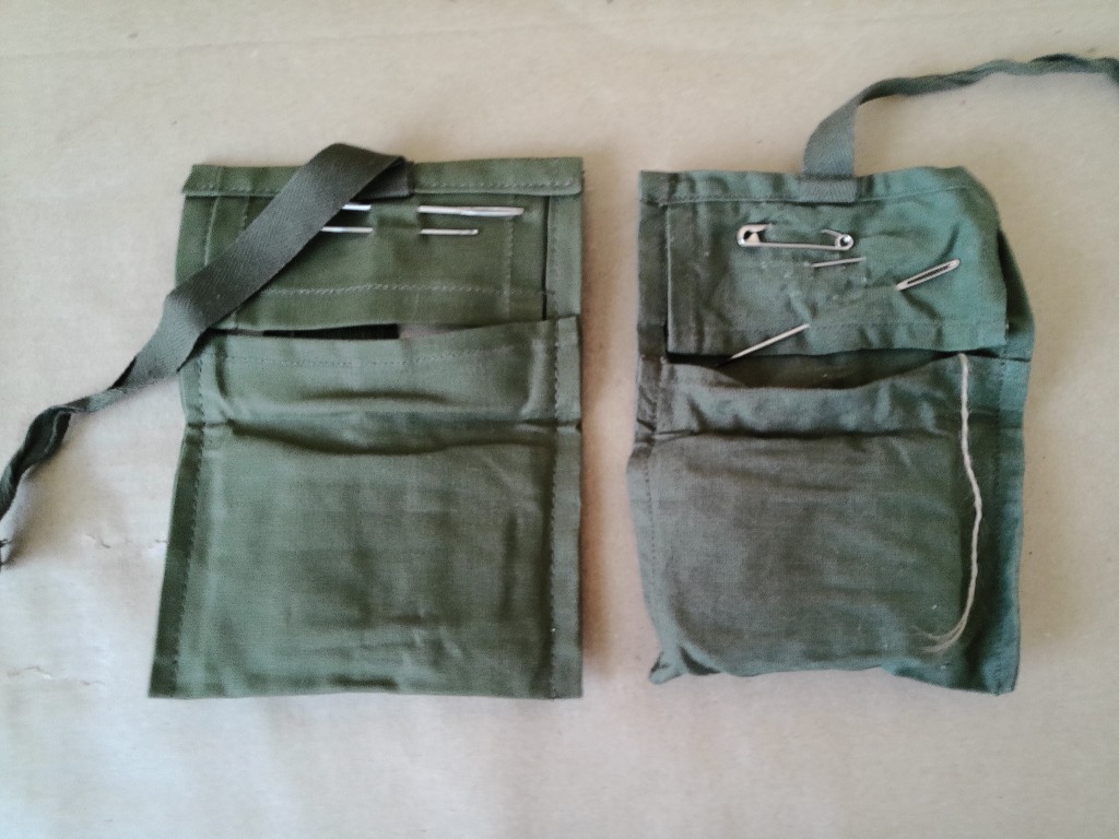 Vintage set leger herstelgarnituur mapjes Landmacht - Afbeelding 2
