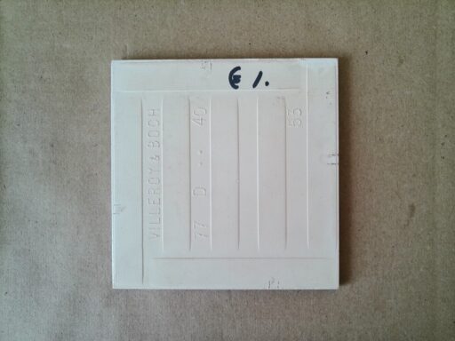 Alternative view of Vintage Delfts blauw gekleurde tegel met schepen en molens 11x11cm