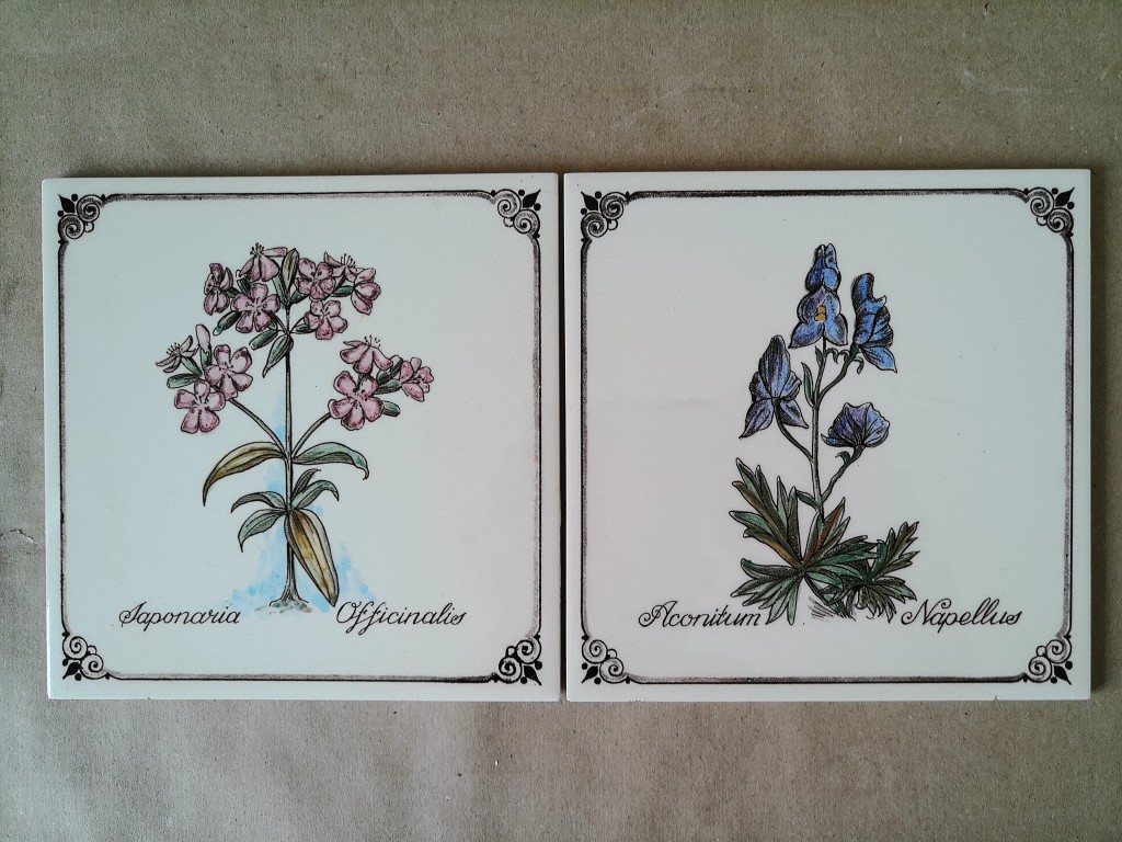 Vintage tegels met bloemen 19 euro per stuk